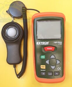 Máy đo cường độ ánh sáng 0-400,000Lux  LT300 Extech