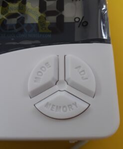 Nhiệt ẩm kế treo tường dải đo nhiệt độ -50 ℃ ~ 70 ℃, dải đo độ ẩm 10 % RH ~ 99 % RH  HTC-2 OEM-245